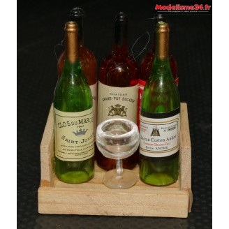 Caisse en bois avec 5 bouteilles de vin et un verre : m882